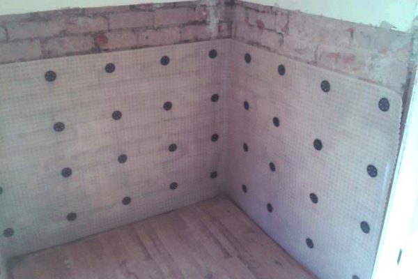 installing-diy-damp-proofing-solution
